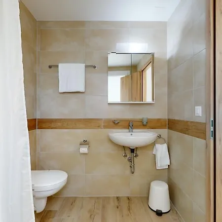 Furnished Studio #201 - Swiss דירה